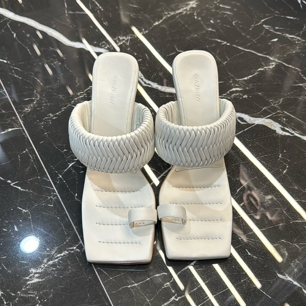 Gia / Rhw heels - Picture 1 of 2